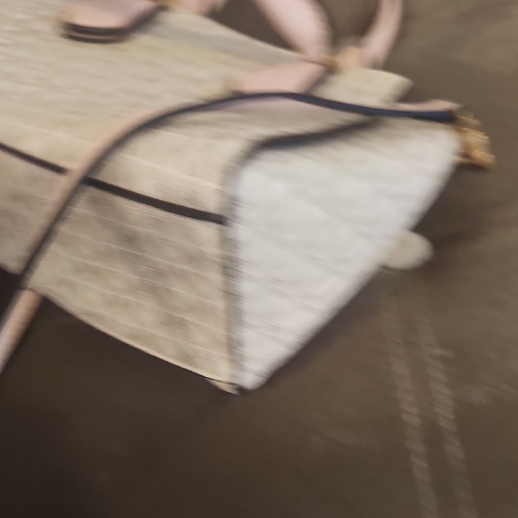 Michael Kors Signature Crossbody Bag/Satchel in Pink and Cream - Picture 9 of 13